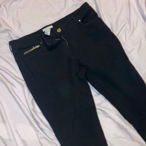 Black skinny jeans,